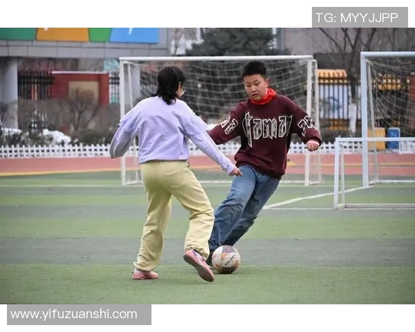 低弹球足球的魅力与技巧探索让我们一起体验全新运动乐趣